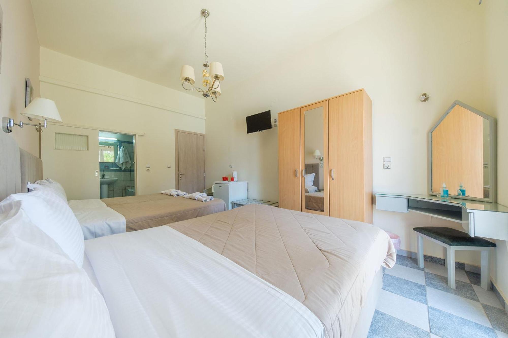 Golden Moon Hotell Tolón Eksteriør bilde