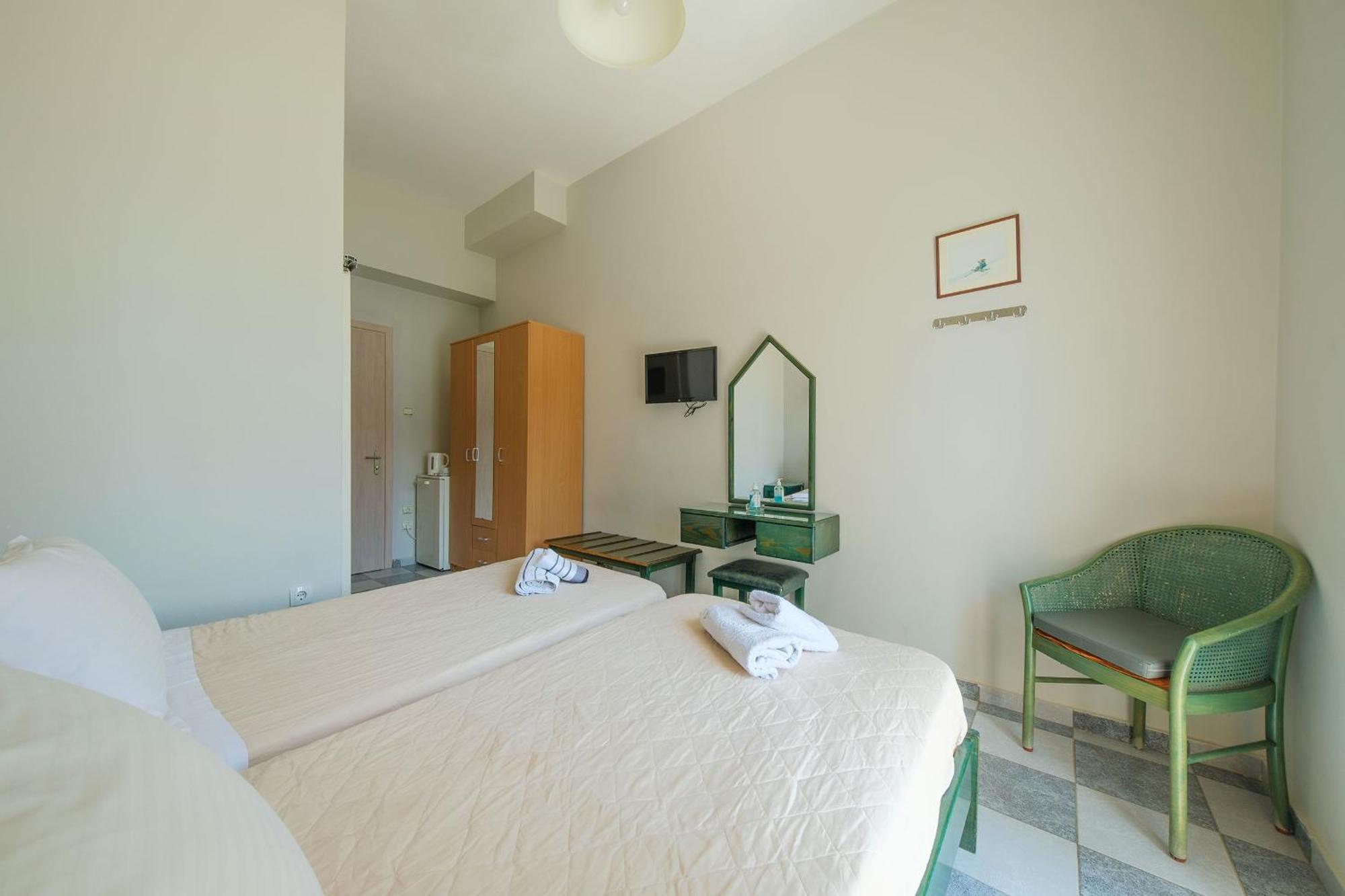 Golden Moon Hotell Tolón Eksteriør bilde